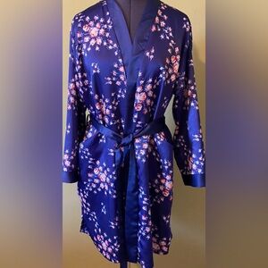 Satin robe by Morgan lane BNWT make an offer!